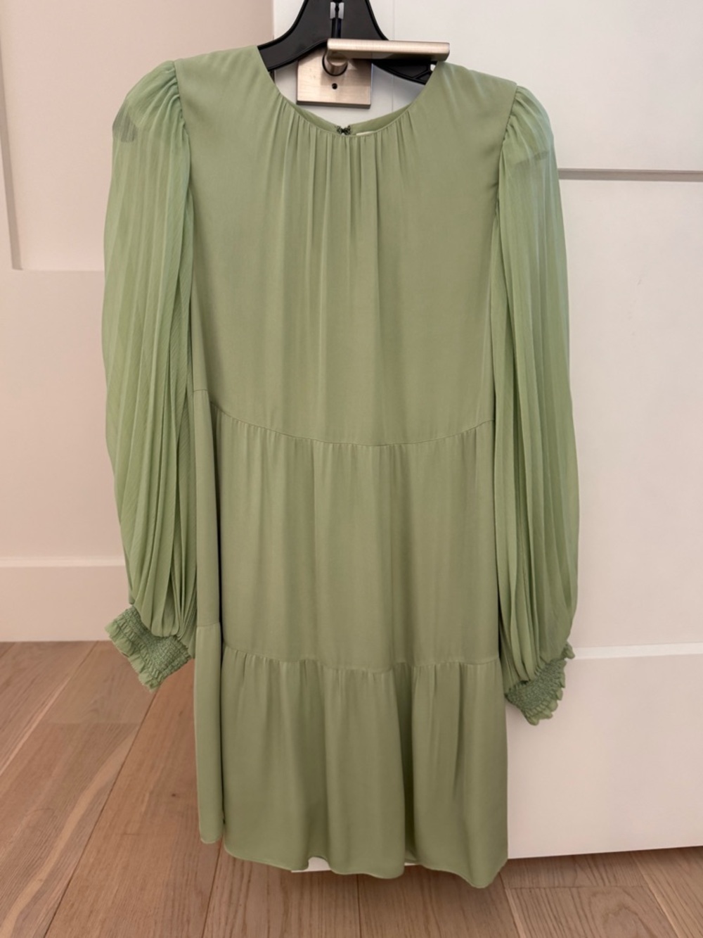 Alice and Olivia Sage Green Long Sleeve Pleated Dress size small